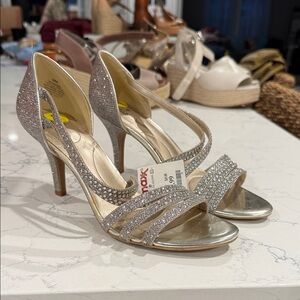 Bandolino Silver Glitter Heels